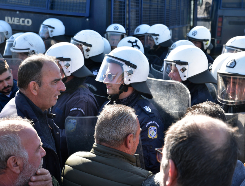 ΔΙΑΜΑΡΤΥΡΙΑ ΑΓΡΟΤΩΝ ΣΤΟΝ ΚΟΜΒΟ ΠΛΑΤΥΚΑΜΠΟΥ
