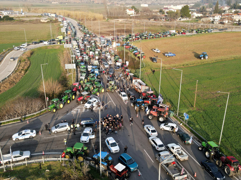 ΚΑΣΤΡΟ ΒΟΙΩΤΙΑΣ ΣΥΓΚΕΝΤΡΩΣΗ ΑΓΡΟΤΩΝ ΜΕ ΤΑ ΤΡΑΚΤΕΡ ΤΟΥΣ