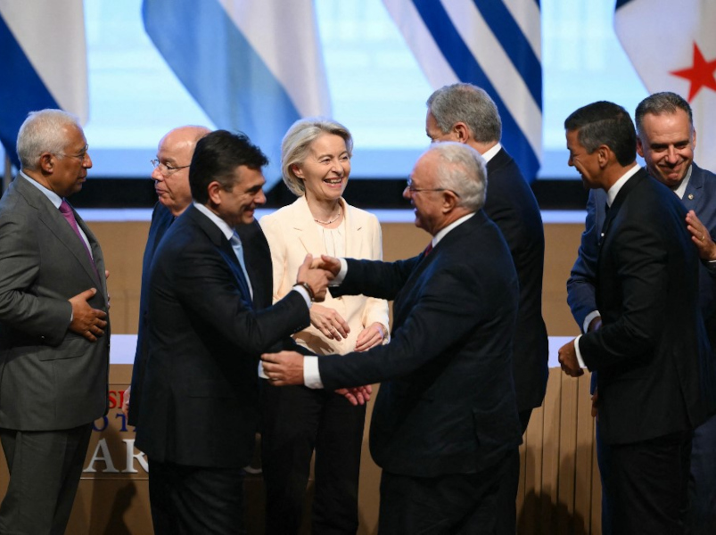 (L to R) President of the European Council Antonio Costa, Brazil's Foreign Minister Mauro Vieira, Bolivia's President Rodrigo Paz, President of the European Commission Ursula von der Leyen, Uruguay's Foreign Minister Mario Lubetkin, Paraguay's President Santiago Pena and Uruguay's President Yamandu Orsi greet at the end of the signing ceremony of the trade agreement between the European Union and Mercosur, at the Gran Teatro Jose Asuncion Flores of Paraguay's Central Bank in Asuncion on January 17, 2026. The South American bloc Mercosur and the European Union on January 17 signed a major trade deal that has been 25 years in the making. (Photo by Luis ROBAYO / AFP)