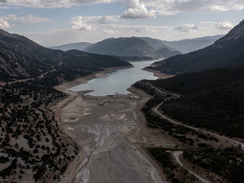 (FILES) This aerial photograph shows the low water level of the Mornos artificial lake following a drought, near the village of Lidoriki, about 240 km northwest of Athens, on September 1, 2024. Greece said on October 30, 2025 it would invest 2.5 billion euros ($2.9 billion) over the next decade to tackle a mounting drought challenge threatening its two largest cities and many islands. (Photo by Angelos TZORTZINIS / AFP)